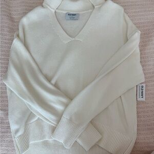 Old Navy Women's Cream V-Neck Pullover Sweater